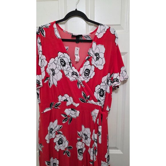 NWT Lane Bryant Red Floral Wrap Dress Short Sleeves & V-Neckline Women's Size 18 - Picture 5 of 8